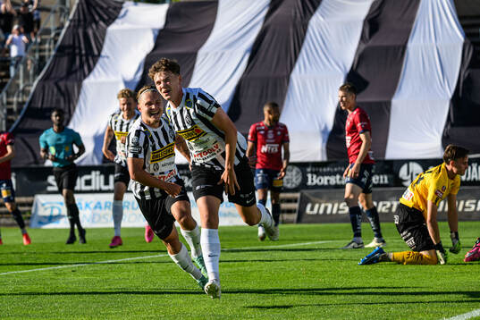 Landskronas Vincent Sundberg och Max Nilsson jublar
