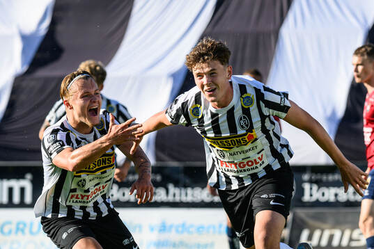 Landskronas Vincent Sundberg och Max Nilsson jublar