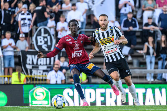 Örgrytes Abdoulaye Faye och Landskronas Filip Sachpekidis