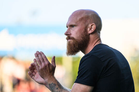 Landskronas tränare Max Mölder jublar