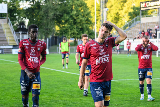 Örgrytes Abdoulaye Faye och Daniel Paulson deppar