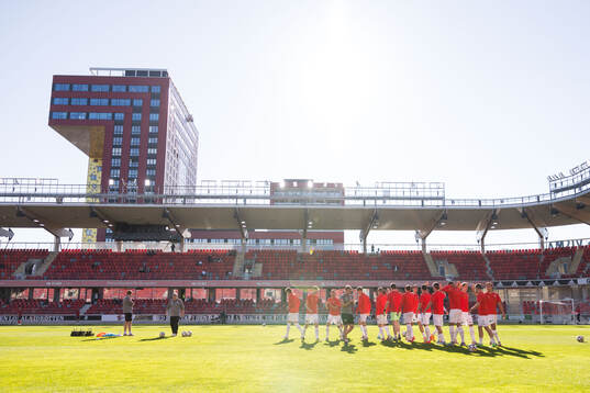 Helsingborgs spelare värmer upp