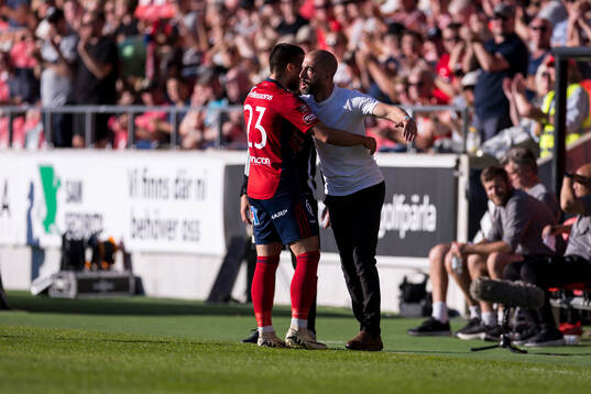 Östers Vladimir Rodic och tränare Martin Foyston jublar