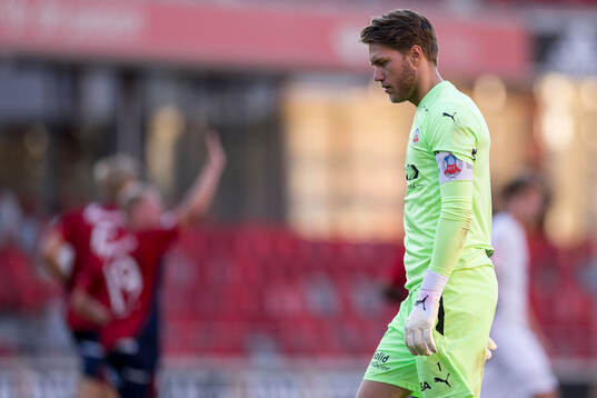 Helsingborgs målvakt Kalle Joelsson deppar