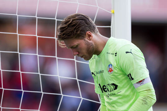 Helsingborgs målvakt Kalle Joelsson deppar