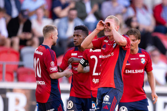 Östers Adam Bergmark Wiberg jublar