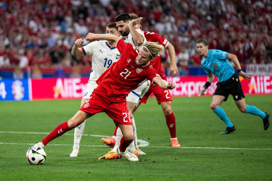 Lazar Vujadin Samardzic of Serbia and Morten Hjulmand of