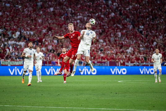 Rasmus Højlund of Denmark and Milos Veljkovic of Serbia