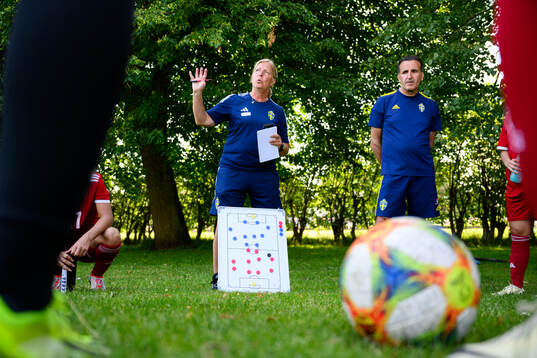 Tränare Johanna Johansson och Elias Mineirji