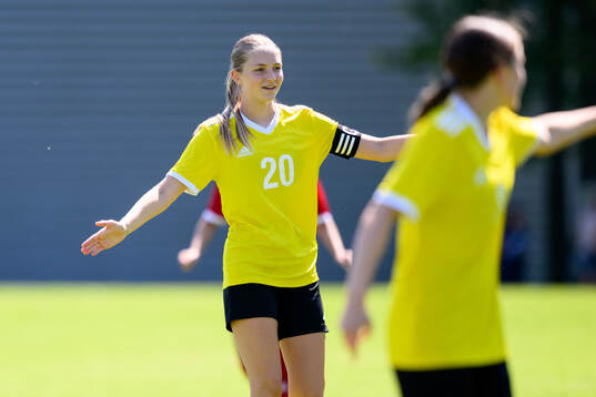 Stina Hestholm, Västerviks damfotboll IF jublar