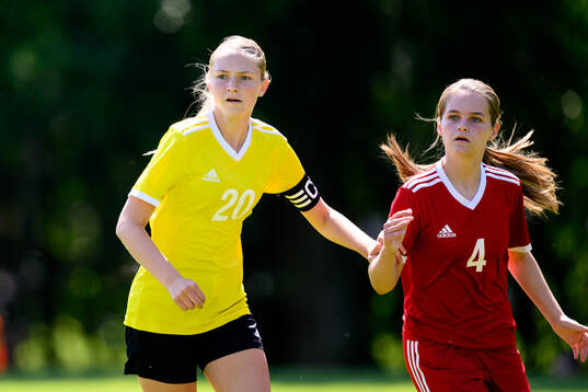  Stina Hestholm, Västerviks damfotboll IF och Edwina