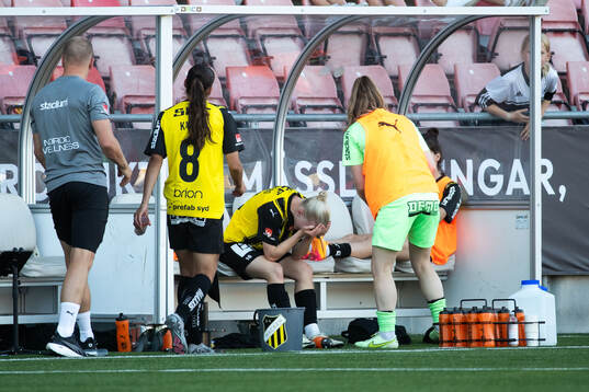 Häckens Anna Sandberg deppar på bänken