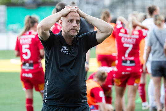 KIF Örebros tränare Rickard Johansson deppar