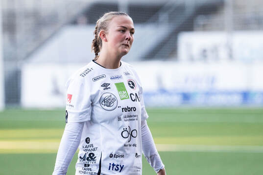 KIF Örebros målvakt Clara Ekstrand deppar