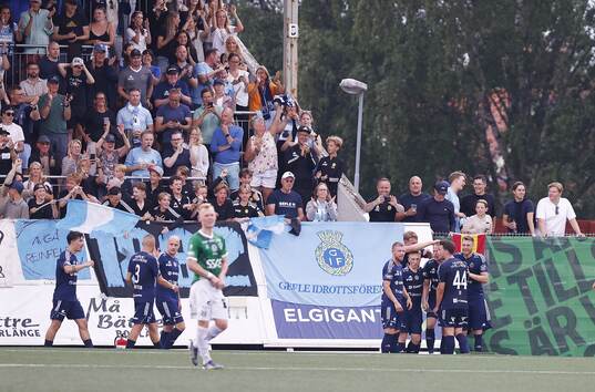 Gefles spelarna jublar
