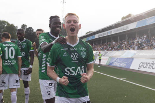 Brages Christopher Redenstrand jublar