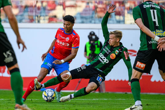 Helsingborgs Milan Silva Rasmussen och Varbergs Leo Frigell