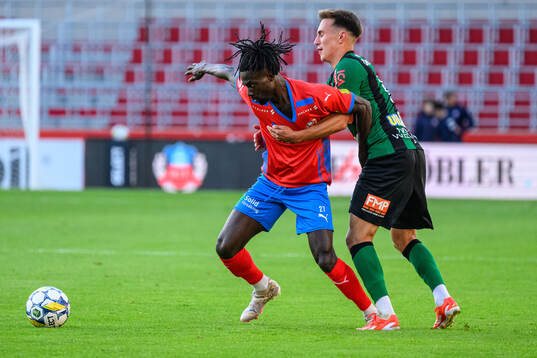 Helsingborgs Benjamin Acquah och Varbergs Anton Kurochkin