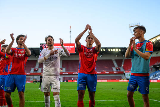 Helsingborgs Wilhelm Loeper, målvakt Kalle Joelsson,