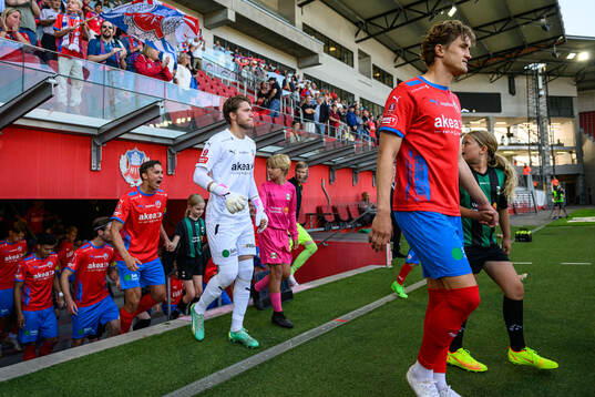 Helsingborgs Wilhelm Nilsson, målvakt Kalle Joelsson och