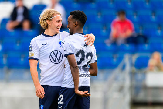 Malmö FFs Sebastian Nanasi och Taha Abdi Ali jublar