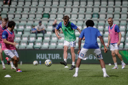 GIF Sundsvalls Jesper Carström innan fotbollsmatchen i