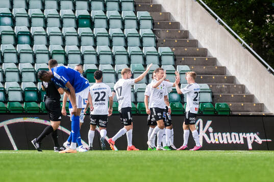 Örebros Peter Gwargis jublar