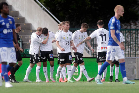 Örebros Peter Gwargis jublar