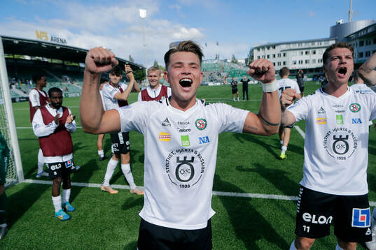Örebros Tobias Björnstad jublar