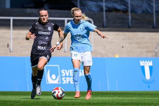 Alingsås Alma Öberg och Malmö FFs Nathalie Hoff Persson