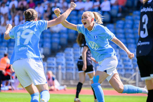 Malmö FFs Beatrice Persson och Anna Plantin jublar
