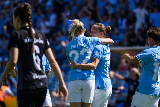 Malmö FFs Beatrice Persson och Anna Plantin jublar