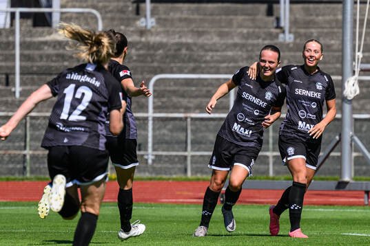 Alingsås Alma Öberg jublar