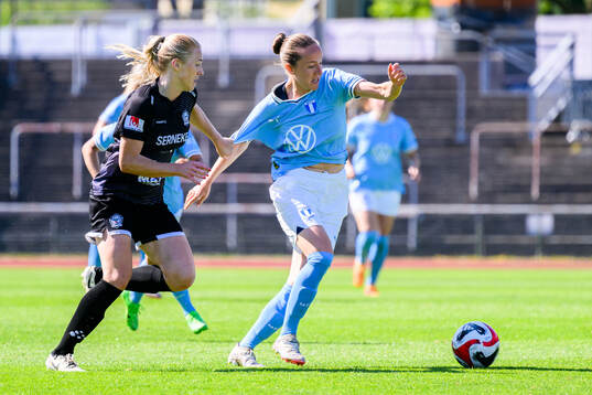 Alingsås Moa Jarl och Malmö FFs Anna Plantin