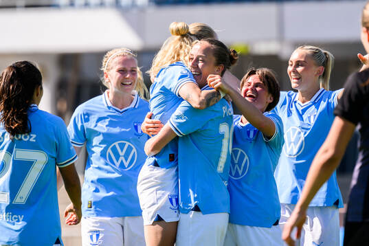 Malmö FFs Anna Plantin jublar med lagkamrater