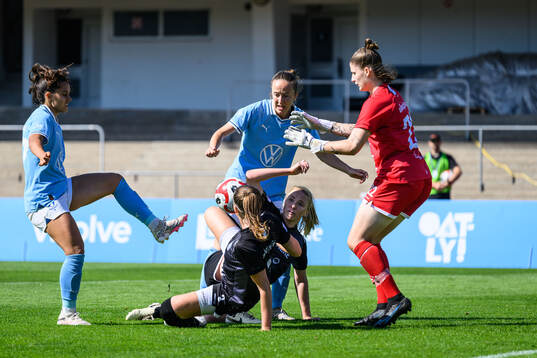 Malmö FFs Ana Mafalda Ferreira Barboz och Anna Plantin och
