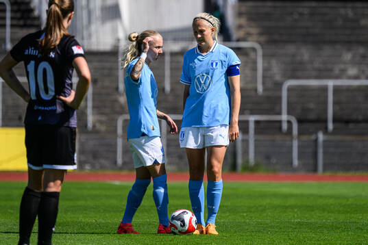 Malmö FFs Nathalie Hoff Persson och Sanna Kullberg