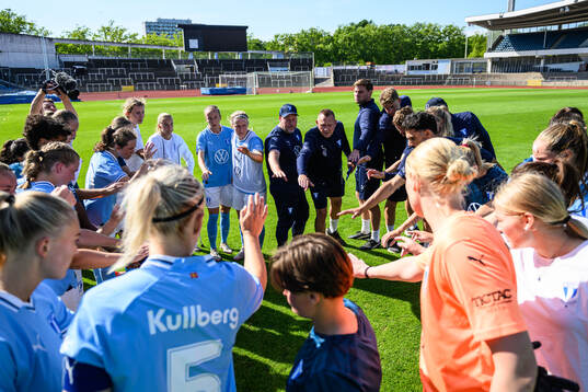 Malmö FFs spelare och ledare samlas