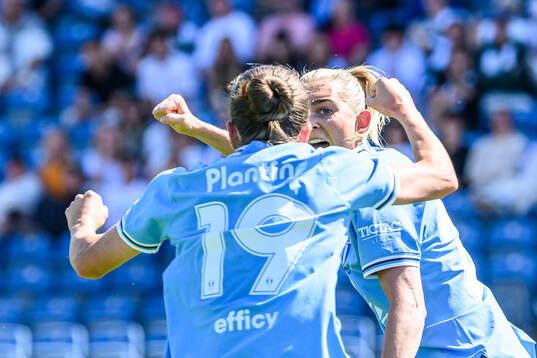 Malmö FFs Anna Plantin och Beatrice Persson jublar