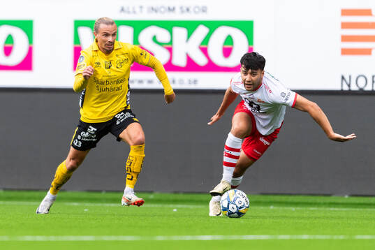 Elfsborgs Niklas Hult och Fredrikstads Patrick Metcalfe