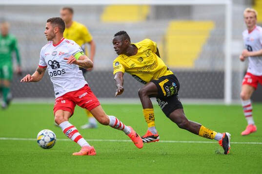 Fredrikstads Julius Magnusson och Elfsborgs Timothy Ouma