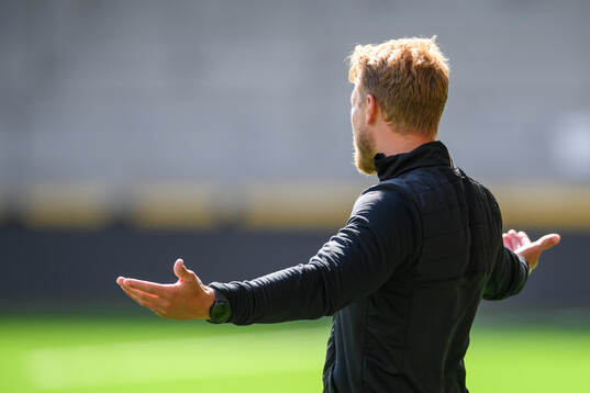 Elfsborgs manager Oscar Hiljemark reagerar