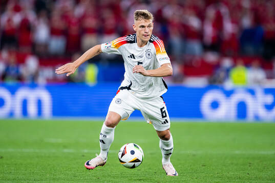 Bläddra bland fler bilder av Joshua Kimmich