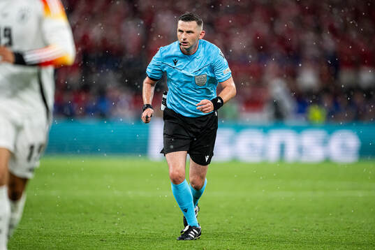 Referee Michael Oliver