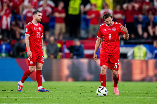 Pierre-Emilie Højbjerg and Thomas Delaney of Denmark look