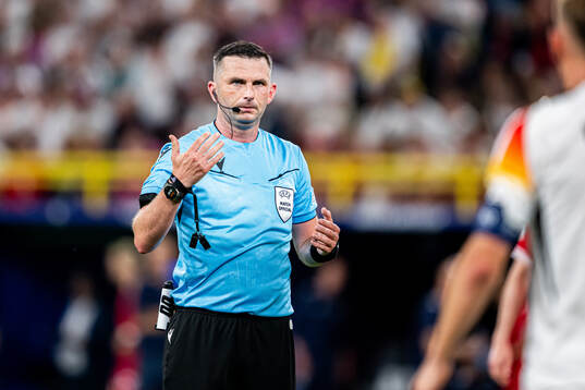 Referee Michael Oliver