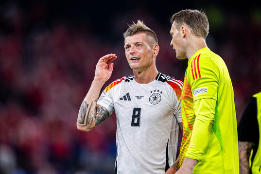 Toni Kroos and goalkeeper Manuel Neuer of Germany