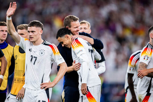 Head coach Julian Nagelsmann and Jamal Musiala of Germany