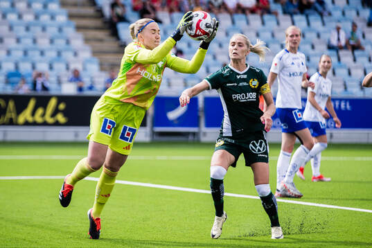 IFK Norrköpings målvakt Sofia Hjern och Hammarbys Alice