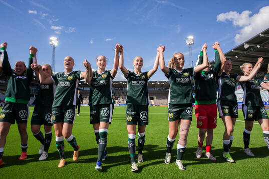 Hammarbys spelare jublar